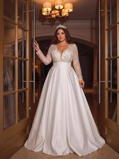 Glamrae Robe longue maxi grande taille élégante et romantique en satin blanc avec perles, broderies et patchwork, manches longues, col en V profond, coupe évasée avec traîne, convient pour les soirées mode, les enterrements de vie de jeune fille, les évén