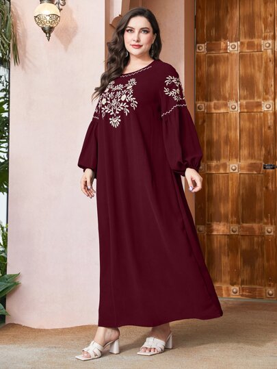 Al Najma Robe bordeaux à manches lanternes avec broderie florale, tenue maxi pour femmes