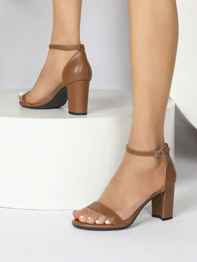 Sandales à talons épais avec bride à la cheville pour femmes, printemps/été. Sandales élégantes à talons marron