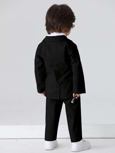 Ensemble 2 pièces pour jeune garçon : blazer avec nœud papillon et pantalon, idéal pour un anniversaire, une occasion spéciale, un mariage, un baptême ou un anniversaire de mariage.