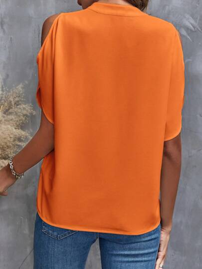 Clasi Chemise de vacances décontractée vintage à imprimé léopard pour femmes, col en V et encolure échancrée, design d'épaules ajourées pour le travail. Chemise léopard, hauts à manches courtes