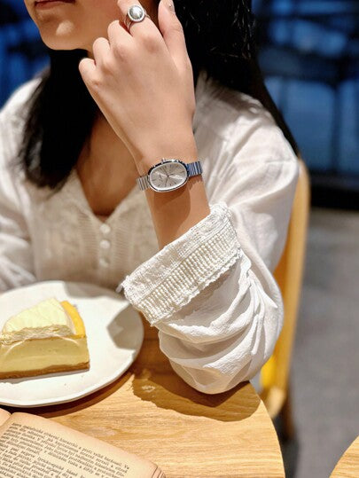 LSVTR 1 pièce Nouvelle montre bracelet dorée à la mode pour femmes, montre à quartz vintage de luxe minimaliste élégante et polyvalente