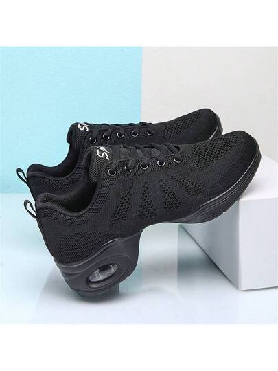 2025 Nouvelles chaussures de danse moderne pour femmes, chaussures de danse jazz noires, chaussures de danse navires, chaussures de danse tap à semelle souple en maille, avec semelles intérieures asymétriques en couleur incluses, convenant aux mères pour