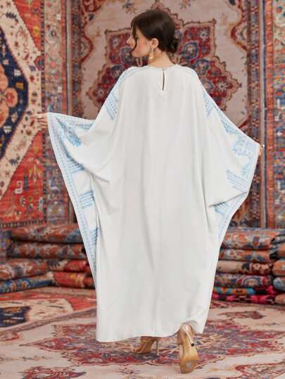 Al Najma Caftan Ample Pour Femmes Avec Des Couleurs Contrastées Et Un Col Rond Imprimé