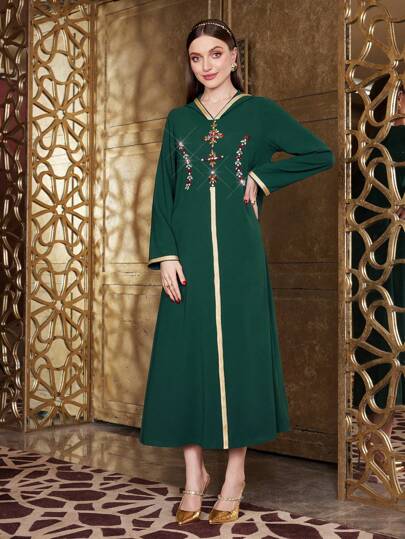 Layrah Robe À Capuche Pour Femme Avec Décor En Strass, Ceinture Tissée Et Design De Patchwork