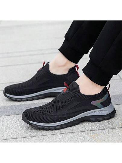 Chaussures de sport noires pour hommes 2024 été nouvelles chaussures à enfiler en maille respirante pour la marche en extérieur chaussures de course sur route bottes de randonnée