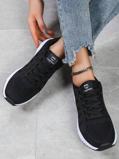 Chaussures de course légères et respirantes en maille pour femmes, avec décor en dentelle et lacets. Convient pour la route et le jogging, adapté à toutes les saisons