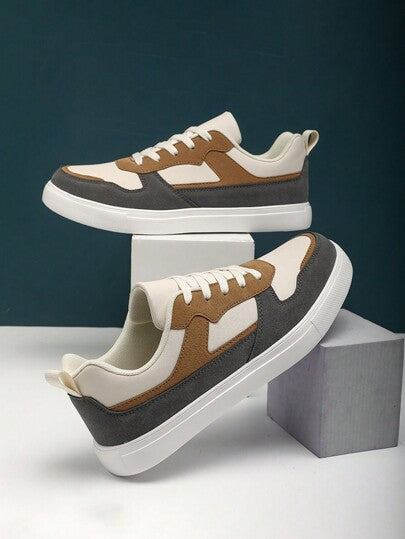 Chaussures de sport à lacets antidérapantes avec lettres gaufrées et blocs de couleur pour hommes, chaussures de tennis pour activités de plein air, pour tenue en jean
