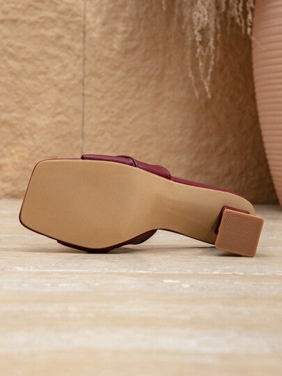 Nouvelles sandales de mode d'été, talons spirale à bout carré rouge vin avec boucle anneau doré, chaussures à talons bas pour le port extérieur et les déplacements