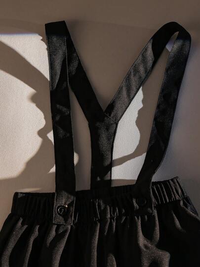2 pièces Ensemble tenue de jeune garçon de type gentleman - Chemise blanche classique associée à des salopettes courtes avec nœud papillon mignon, look élégant et confiant pour les enfants, adaptée aux anniversaires, rassemblements familiaux, activités sc