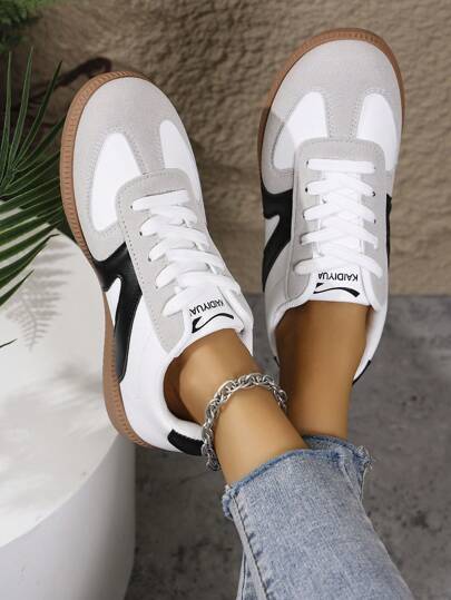 1 paire de baskets décontractées à lacets respirantes, baskets blanches polyvalentes, convenant pour le printemps, l'été, l'automne et l'hiver. Nouvelles chaussures de sport unisexes à la mode 2025