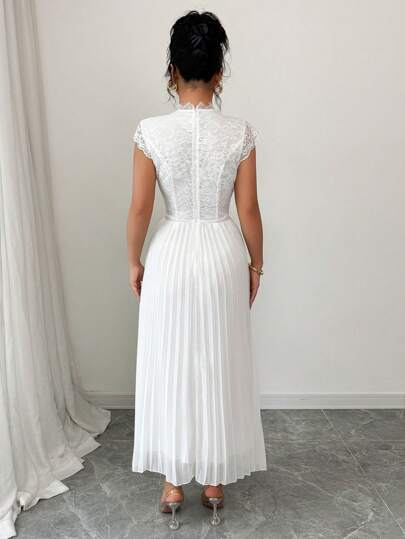Elenzga Robe longue d'été pour femmes avec empiècement en dentelle et plissé (motif floral avec coupe asymétrique)