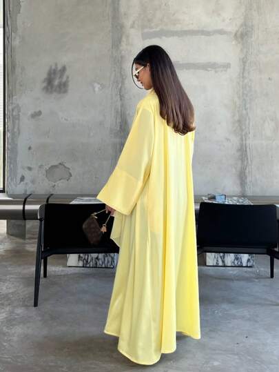 1 pièce Robe Kaftan/Jalabiya style satin pour femme, manches longues, ceinture à la taille & design fendu, tissu tissé, style bohème jaune automne