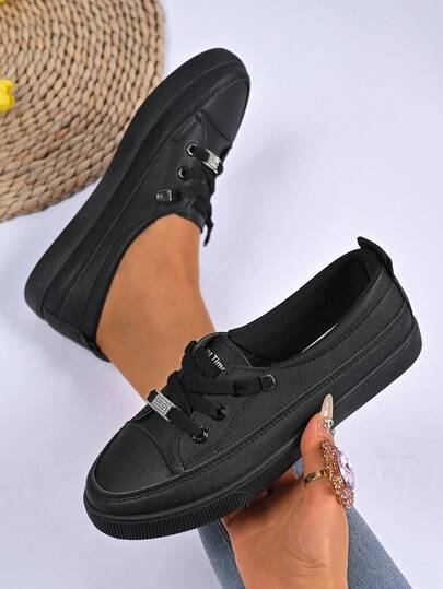 Baskets décontractées pour femmes, à bout rond classique et polyvalent, avec lacets souples et confortables. Dessus de chaussure simple, lignes lisses, aspect global propre et net. Convient pour le printemps, l'été, l'automne, les sorties quotidiennes, le