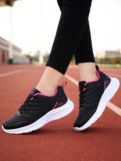 1 paire de chaussures de sport décontractées pour femmes, mode printemps/automne, couleur unie, légères et confortables, noires, chaussures de course, baskets de randonnée, nouvelles chaussures de sport d'extérieur à lacets basses pour toutes les saisons