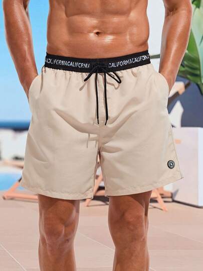 Manfinity KASUA Short de plage pour hommes avec imprimé de lettres et blocs de couleurs, taille élastique, vacances d'été, hawaïen, vacances