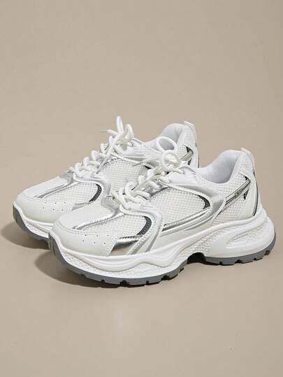 Nouvelles baskets à semelle épaisse pour femmes au printemps/automne, chaussures de loisirs à talon compensé avec semelle en maille respirante. Chaussures de mode légères et polyvalentes à lacets, blanc/gris, convenant à toutes les saisons