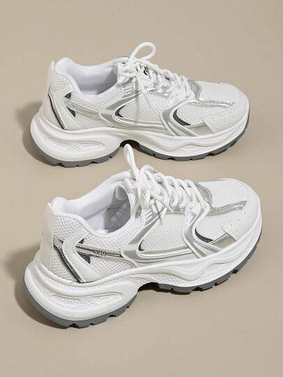 Nouvelles baskets à semelle épaisse pour femmes au printemps/automne, chaussures de loisirs à talon compensé avec semelle en maille respirante. Chaussures de mode légères et polyvalentes à lacets, blanc/gris, convenant à toutes les saisons