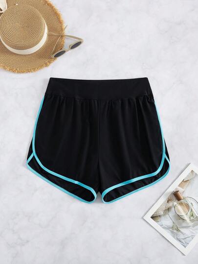 Swim Basics Short décontracté de sport en blocs de couleurs noir et blanc avec bordure, short de plage pour femmes
