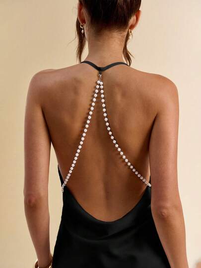 BAE Robe mini pour femmes de couleur blanche unie avec col drapé, dos nu et décoration de chaîne de perles, convient aux saisons de remise des diplômes et de mariage