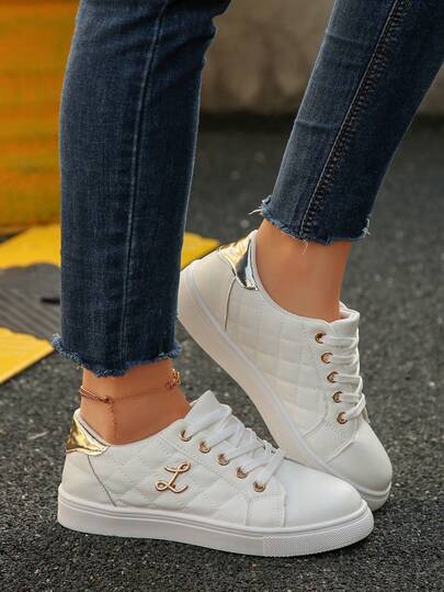 Nouvelles baskets de sport décontractées pour femmes, printemps/automne, noires, à bout rond, à lacets, tige PU, légères et polyvalentes, chaussures de skate, chaussures d'étudiant, plusieurs couleurs disponibles