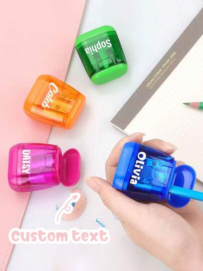 4 pièces de taille-crayons mini à double trou personnalisés, texte personnalisable, matériau plastique, avec couvercle, design mignon, cadeau idéal pour les vacances, la rentrée scolaire, la remise des diplômes, les fêtes, convient pour fils, filles, appl