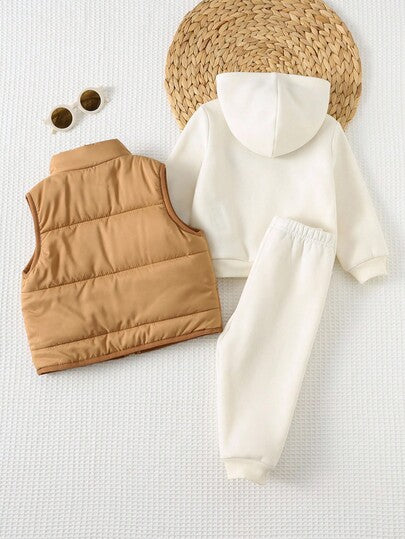 Cozy Pixies Ensemble 3 pièces pour bébé garçon beige, automne, décontracté, Sweat-shirt-shirt à capuche en tricot doux avec imprimé lettre Date, pantalon d'hiver à taille élastique & gilet matelassé sans manches, tenues nouveau-né