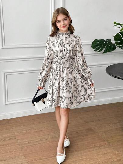 1 pièce Robe à ligne A noire à imprimé floral élégante et mignonne avec encolure carrée, robe longue à manches longues élégante. Idéale pour les fêtes d'anniversaire, les vacances, le port et quotidien au printemps, en automne et en hiver, pour Noël. Asso