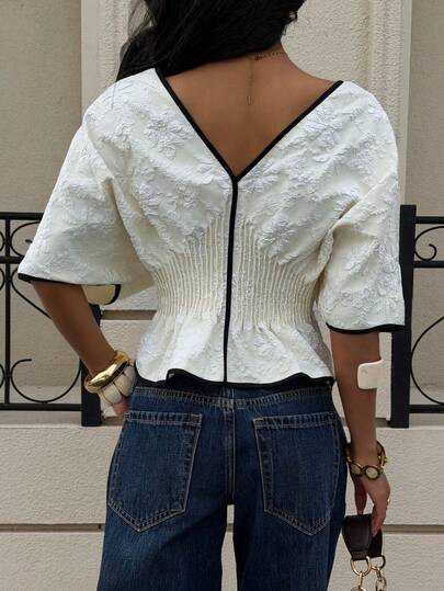 Siren Gaze Blouse femme de couleur unie à col V profond, taille froncée, ourlet à volants. Chemise ajustée élégante avec bordure contrastée