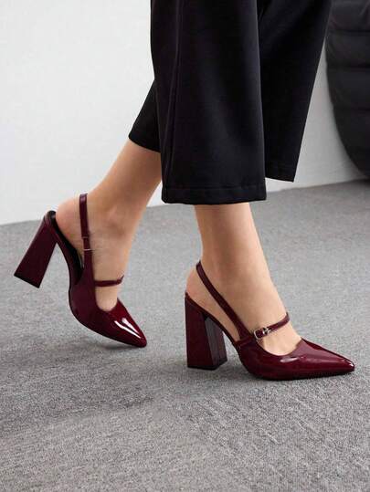 Talons hauts basiques en bordeaux à bout pointu et talon épais pour femmes. Style de talon épais convenant pour le printemps, le Nouvel An chinois, Pâques, Noël, les déplacements et le bureau