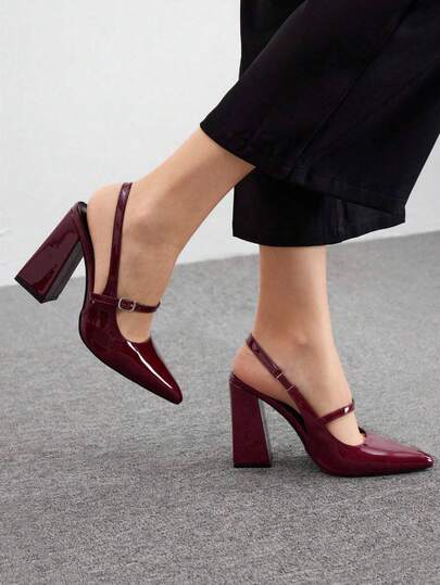 Talons hauts basiques en bordeaux à bout pointu et talon épais pour femmes. Style de talon épais convenant pour le printemps, le Nouvel An chinois, Pâques, Noël, les déplacements et le bureau