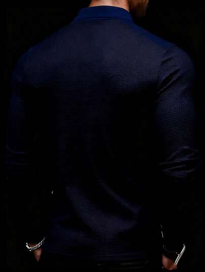 Chemise polo fine à manches longues en tricot gaufré pour homme, nouvelle version améliorée pour l'automne et Noël, imprimé lettres Milano, design blocs de couleurs à la mode, boutons texture métallique, col tournant, structure texture de niche, convient