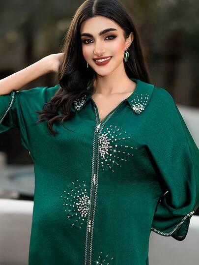 Layrah Robe arabe en satin vert faite à la main avec perles