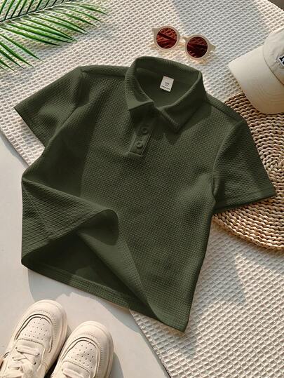 1 pièce Polo à manches courtes en tissu texturé rétro, style sport décontracté pour garçon. Convient pour la rentrée scolaire, les fêtes d'anniversaire, les soirées, les représentations, les mariages, les baptêmes, les cérémonies d'ouverture. Convient pou
