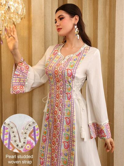 Al Najma Robe longue maxi avec empiècement en ruban perlé, col en U et franges, style traditionnel turc et arabe