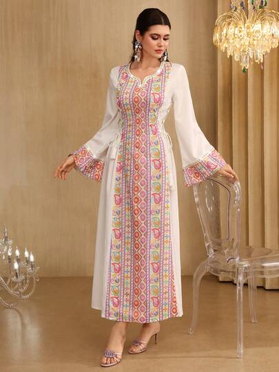 Al Najma Robe longue maxi avec empiècement en ruban perlé, col en U et franges, style traditionnel turc et arabe