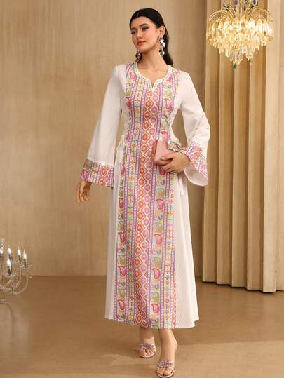 Al Najma Robe longue maxi avec empiècement en ruban perlé, col en U et franges, style traditionnel turc et arabe