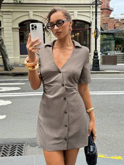 Siren Gaze Robe chemise asymétrique pour femmes, robe courte élégante pour le bureau avec boutons asymétriques à l'avant et décoration plissée, robe chemise à boutons à l'avant