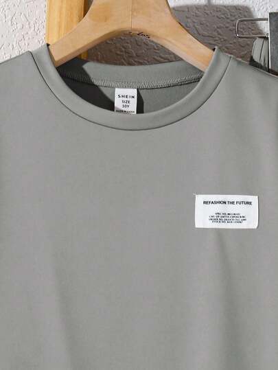 2 pièces Ensemble de t-shirt col rond kaki et pantalon pour garçon préadolescent, style sport décontracté, avec décoration rétro. Convient pour les tenues d'enfants, les vêtements de garçon pour la rentrée scolaire. Adapté pour les fêtes d'anniversaire, l