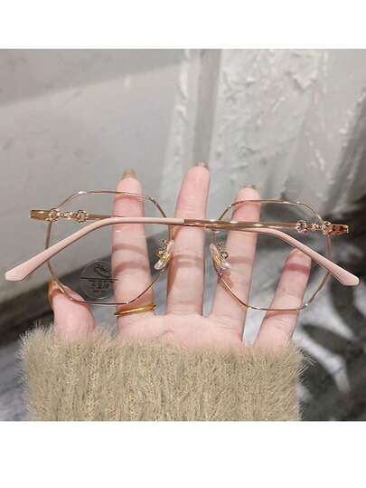 Lunettes mode sans ordonnance avec monture en métal polygonale dorée, convenant pour la photographie de rue, le shopping, les tenues de mode, les voyages, le port quotidien décontracté, et toute occasion