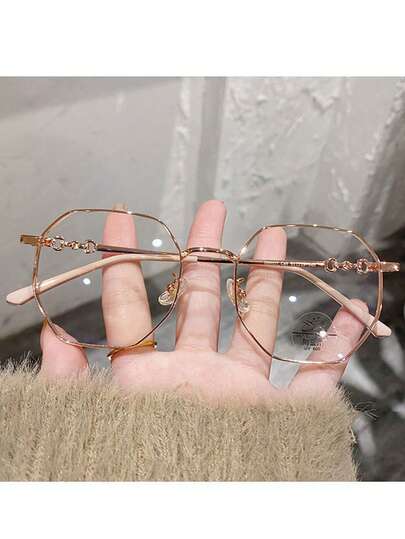 Lunettes mode sans ordonnance avec monture en métal polygonale dorée, convenant pour la photographie de rue, le shopping, les tenues de mode, les voyages, le port quotidien décontracté, et toute occasion