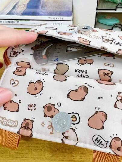 1 pièce Trousse à crayons à rabat Capybara (porte-clés non inclus) Sac de rangement de papeterie de grande capacité à plusieurs couches, très attrayant, style dessin animé pour étudiants, organisateur de bureau, cadeau de rentrée scolaire, papeterie pour