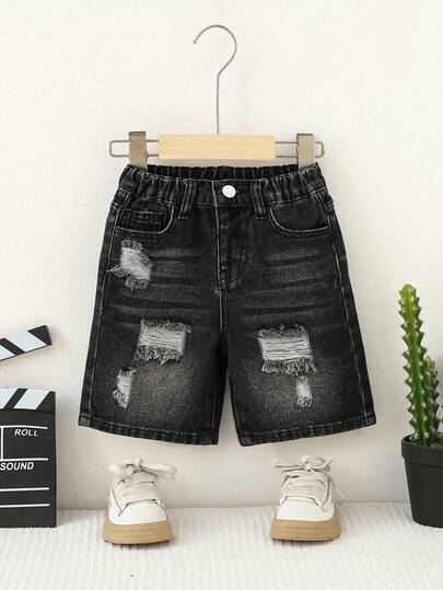 Jeune garçon Nouveaux shorts en jean noirs déchirés d'été, style décontracté de rue cool minimaliste, mode polyvalente et confortable avec taille élastique. Convient pour les sorties quotidiennes, les activités de plein air, les voyages, les événements fa