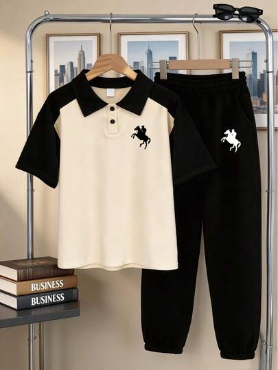 Ensemble polo patchwork imprimé équestre pour adolescents garçons avec pantalon de sport décontracté assorti, tenue d'été style vibrant pour étudiants rentrée scolaire, ensemble style campus automne