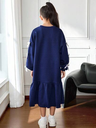 Robe Sweat-shirt-shirt texturée à carreaux gaufrés, manches longues, épaules tombantes, ample, avec nœud papillon 3D contrasté. Style sportif élégant pour jeune fille. Vêtements d'automne et d'hiver bleu marine pour femmes