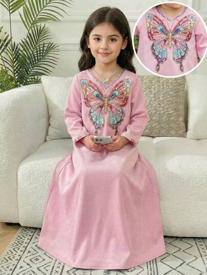 Jolie jupe musulmane pour fille avec imprimé contraste de rose rouge, étoiles et lune de style dessin animé. Cadeau islamique. Robe décontractée minimaliste pour préadolescentes, convenant pour l'été, les fêtes à la maison, les pique-niques en extérieur,