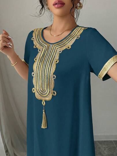 Rafferiza Robe avec garniture en dentelle dorée pour femmes, design avec pendentif à franges, coupe évasée, couleur unie, convient pour les déplacements quotidiens, les invités, les occasions formelles du soir