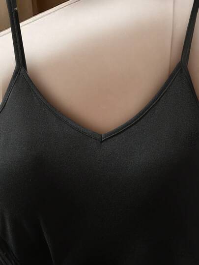 Franclia Robe camisole élégante avec décoration métallique à la taille et drapé pour femmes grande taille