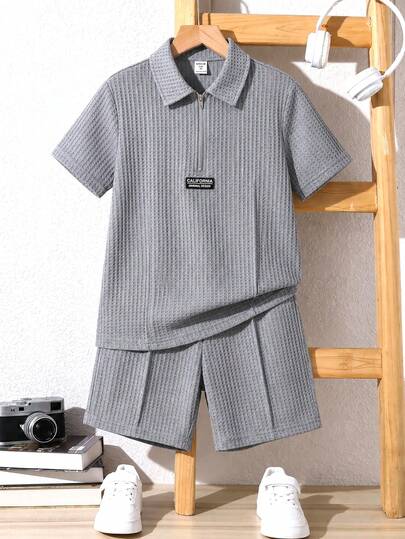 Ensemble 2 pièces pour garçon préadolescent, polo et short décontractés polyvalents, coupe ample, épaules régulières, gris unicolore, tissu gaufré texturé, convient pour les trajets, l'école, le quotidien, les sorties, les sports, printemps/été, rentrée s