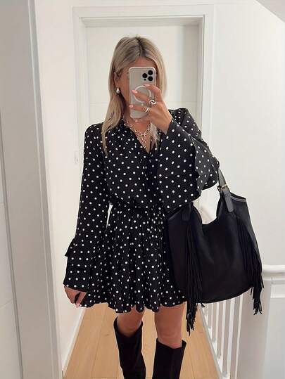 1 pièce Robe mini noire à pois blancs pour femmes, robe mini décontractée et élégante avec ceinture à nouer pour les vacances, les rendez-vous, le printemps, l'été, le début de l'automne